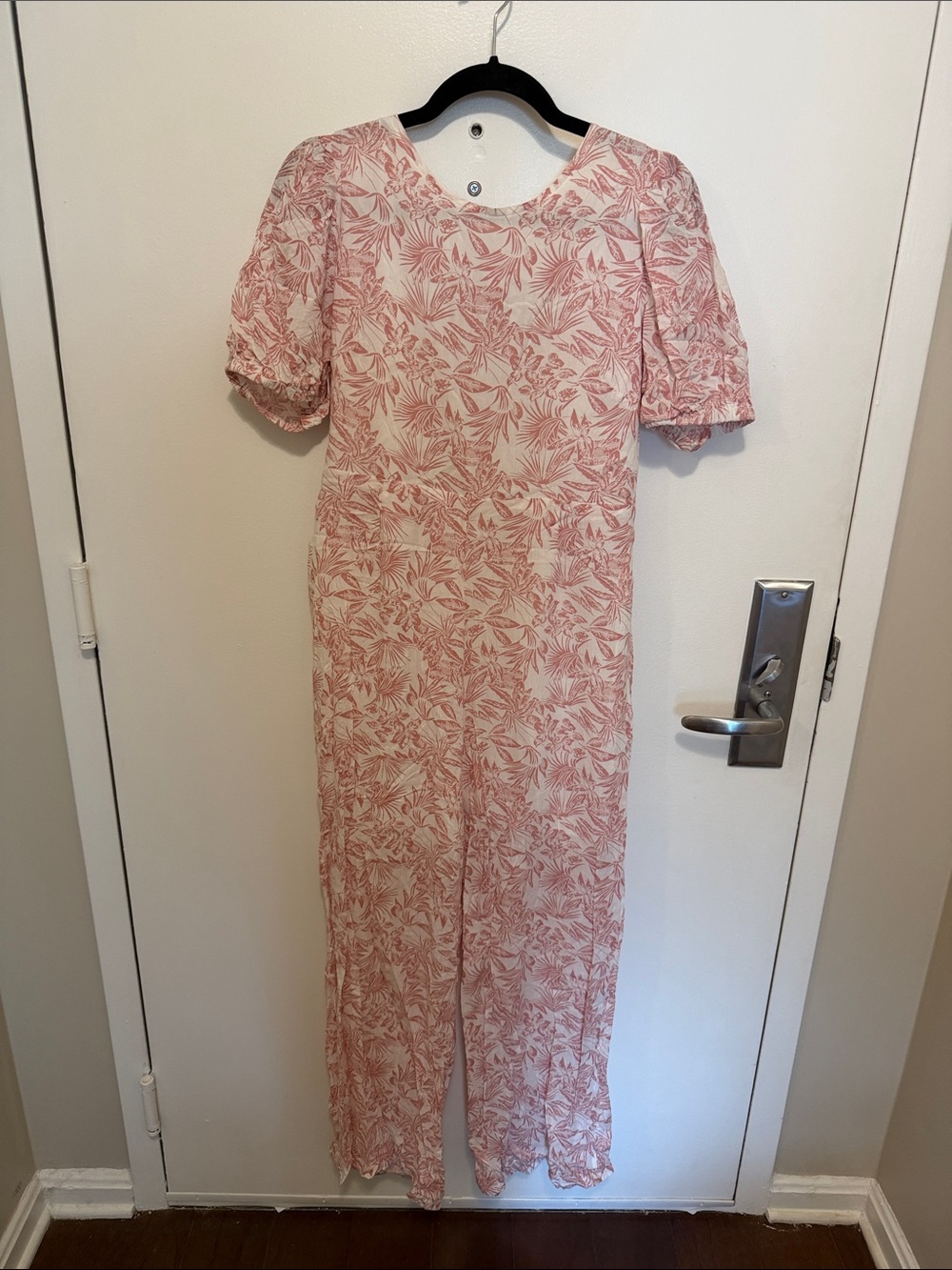 Women’s Pink Leaf-Print Jumpsuit with Short Puff Sleeves